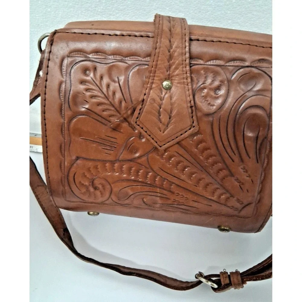 VINTAGE Leather Women's Hand Carved Purse, Brown-9